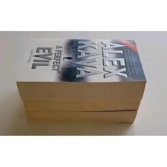 3 Alex Kava Paperback Books A Perfect Evil Split Second At The Stroke Of Madness - Picture 5 of 5